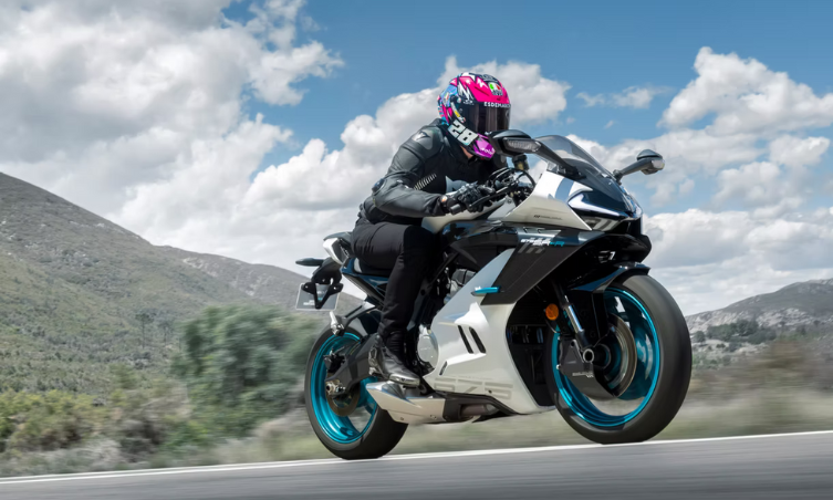 CFMOTO 675SR‑R 2025: la sportbike tricilíndrica