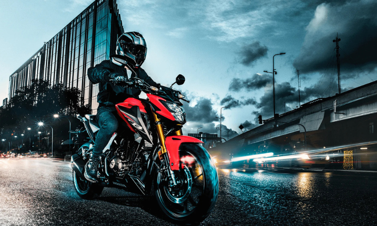 Las mejores motos para viajar de baja cilindrada en 2025