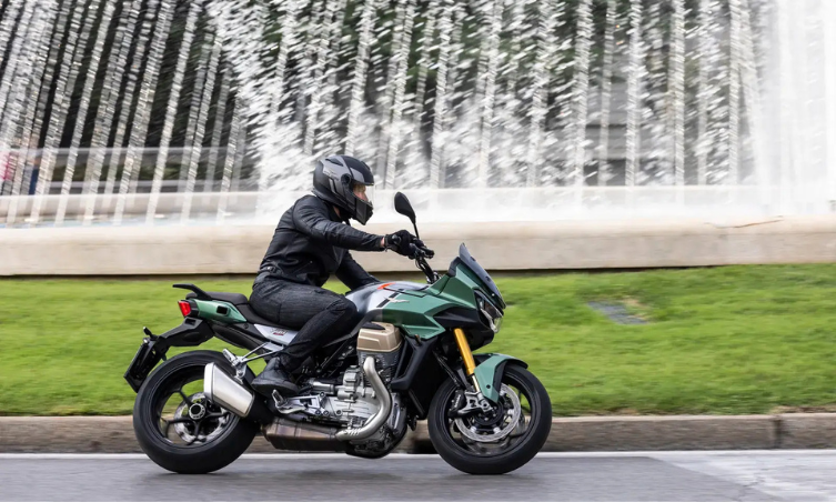 Moto Guzzi V100 Mandello S: innovación y tradición italiana