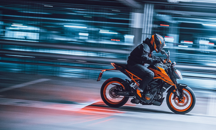 ¿La KTM Duke 200 sirve para viajes largos?